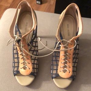 Pour La Victoire hi heel bootie shoes. Mint condition. 4” heel height.